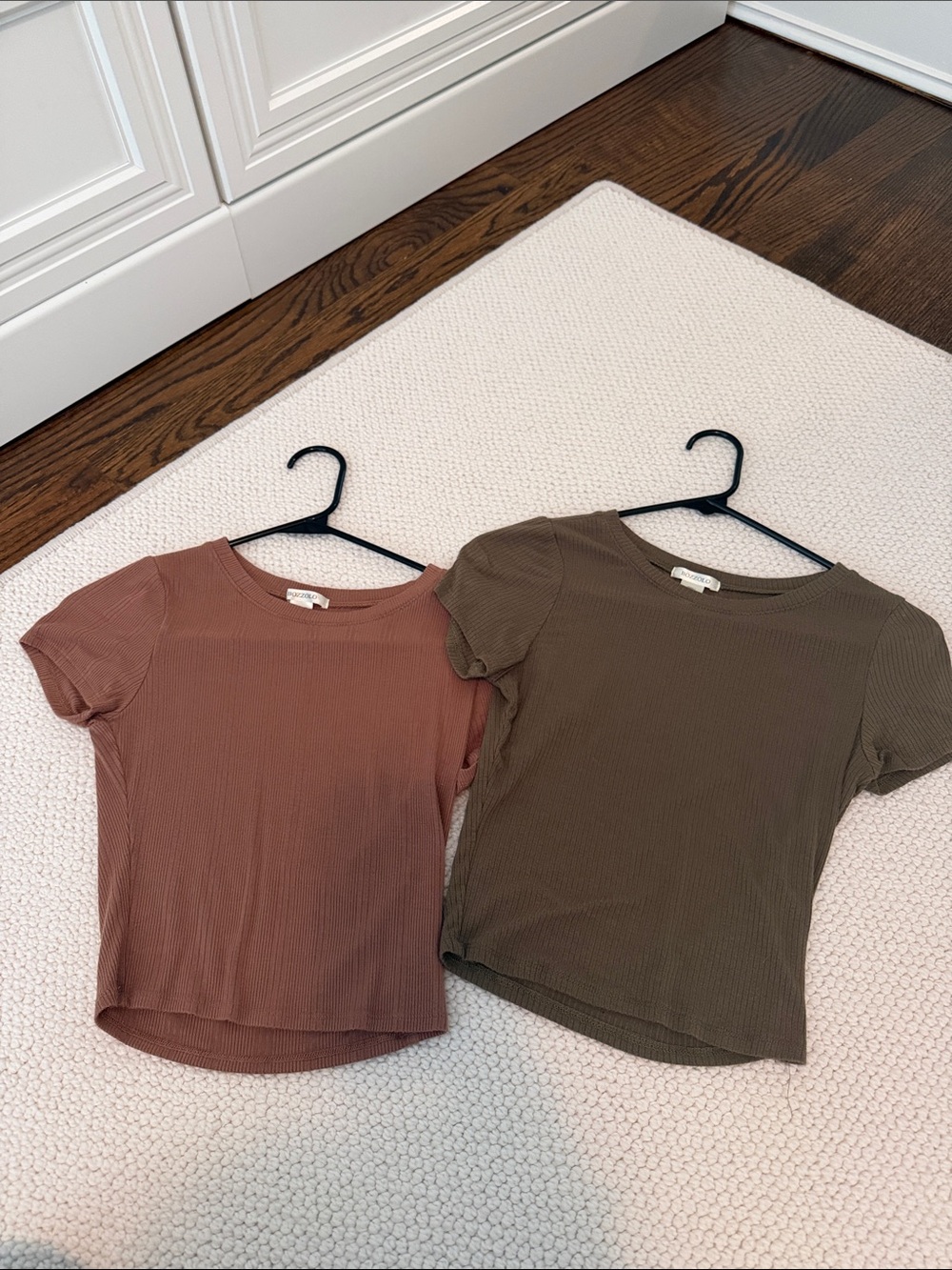 Bozzolo Cropped Short Sleeve Ribbed Tee in Brown and Olive